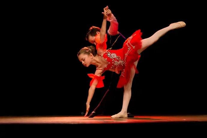 Gala annuel de danse classique couple enfants Saint Gervais pour la compagnie Prélude