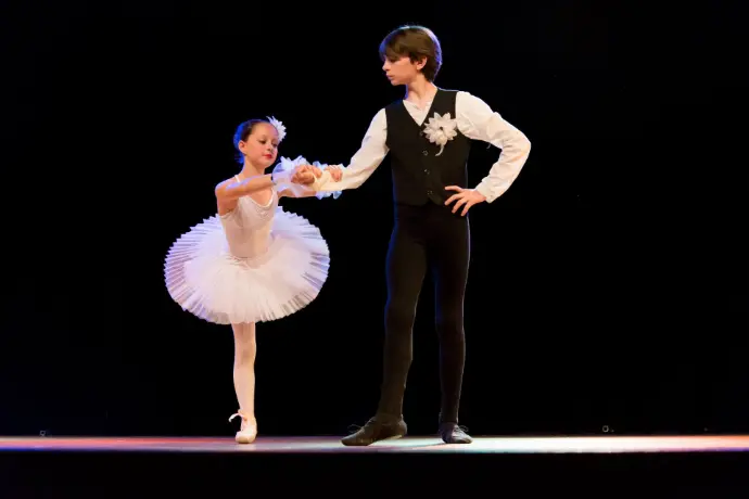 Ados sur scène pour le spectacle du Prélude au Prés Saint Gervais / Les Lilas / Paris 19 / Pantin